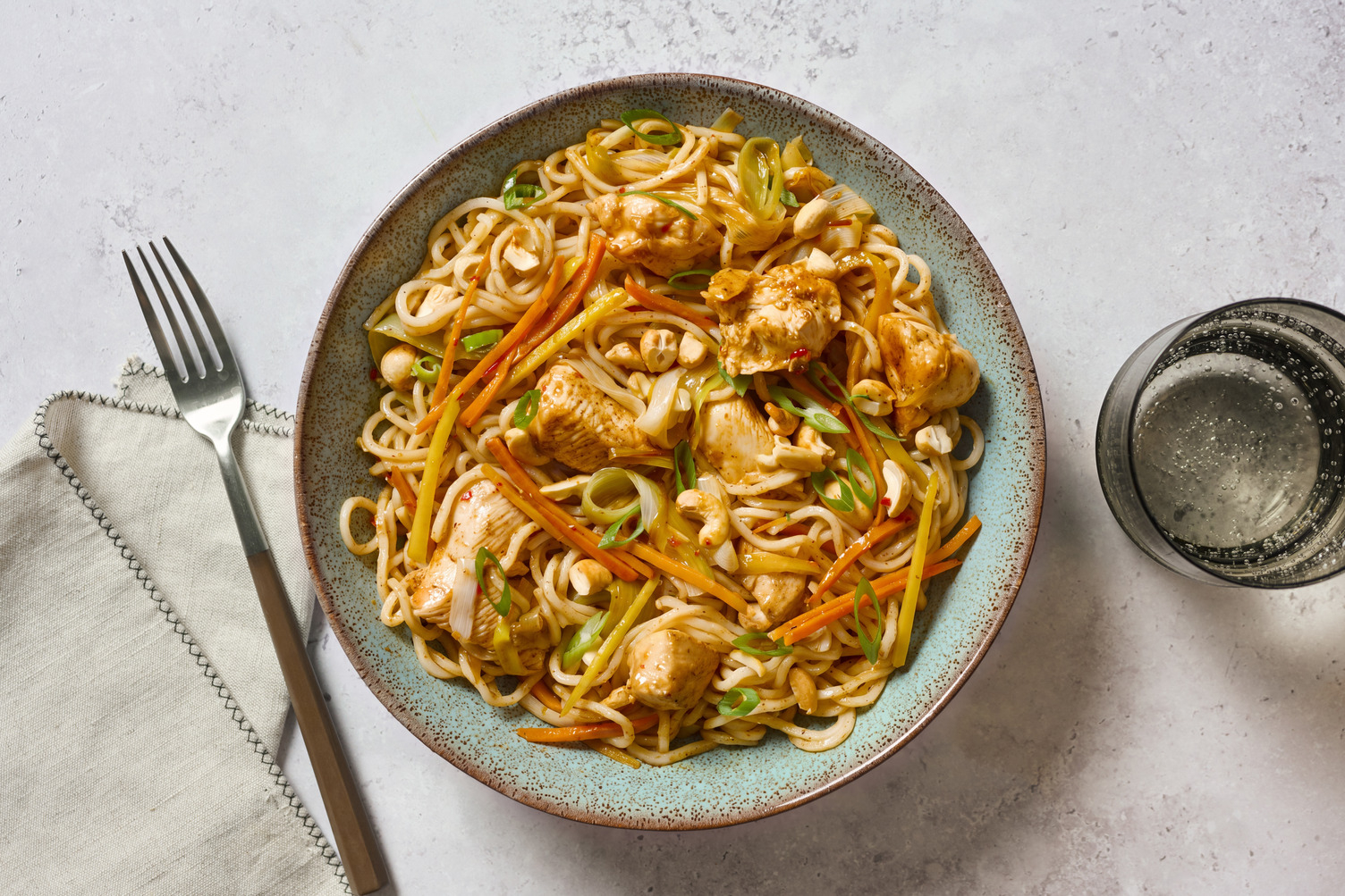 Wok de nouilles au poulet & cajous