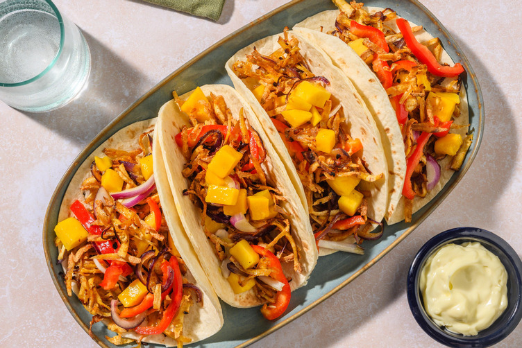 Tacos mit Räuchertofu dazu Avocado-Salsa 