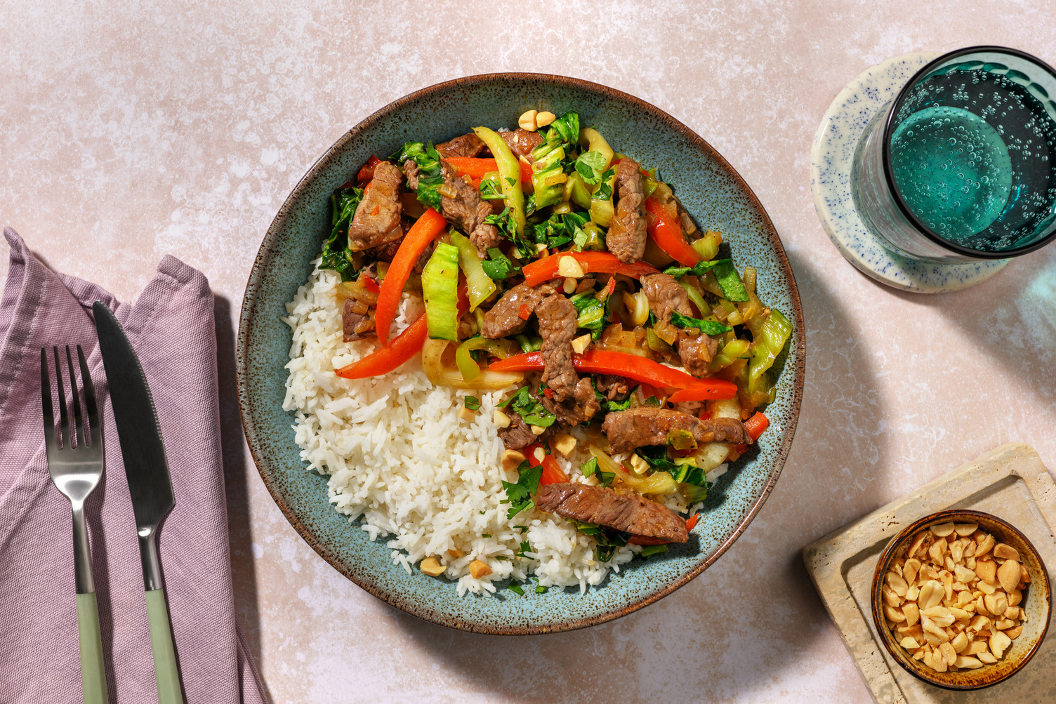 Veggie runderstukjes à la Kung Pao met knapperige pinda's