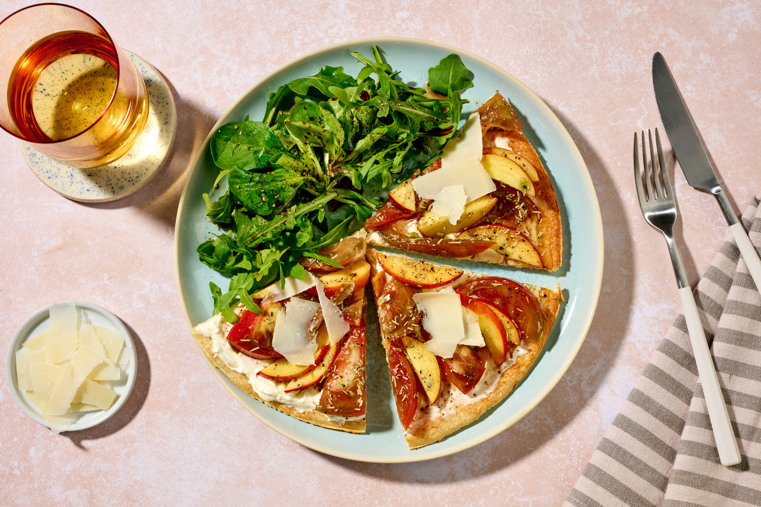 Tarte ensoleillée : nectarines & tomate côtelée