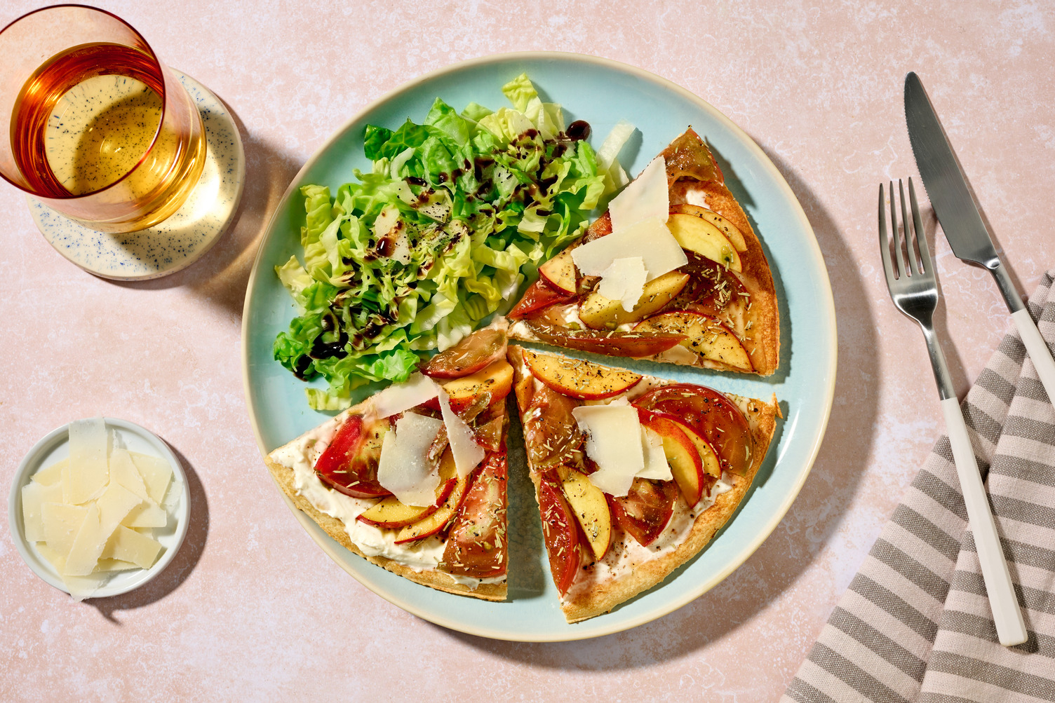 Tarte ensoleillée : nectarines & tomate côtelée