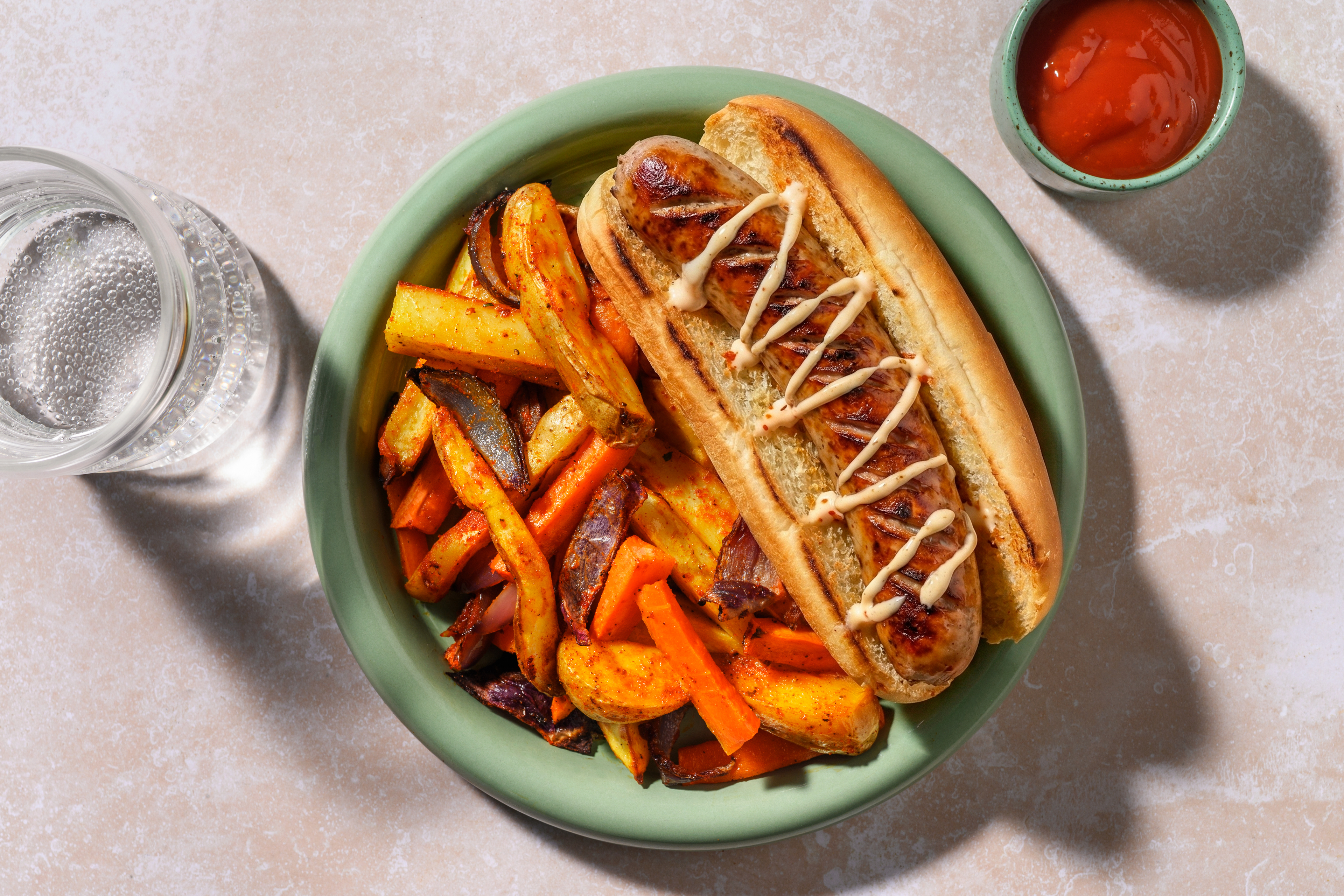 Spicy Honey Hot Dog mit doppelt Rostbratwurst