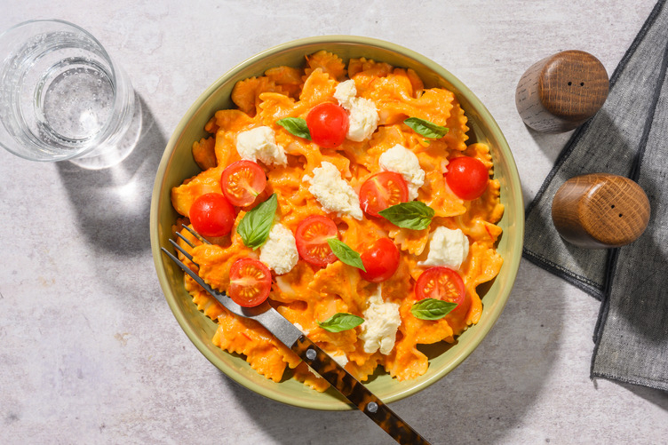 Farfalle al pomodoro con mozzarella italiana