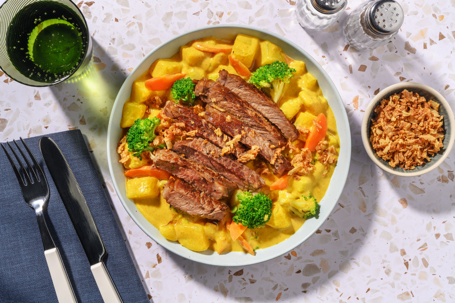 Steak & curry crémeux aux pommes de terre