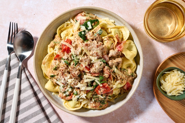 Romige tortelloni met kipworstjes