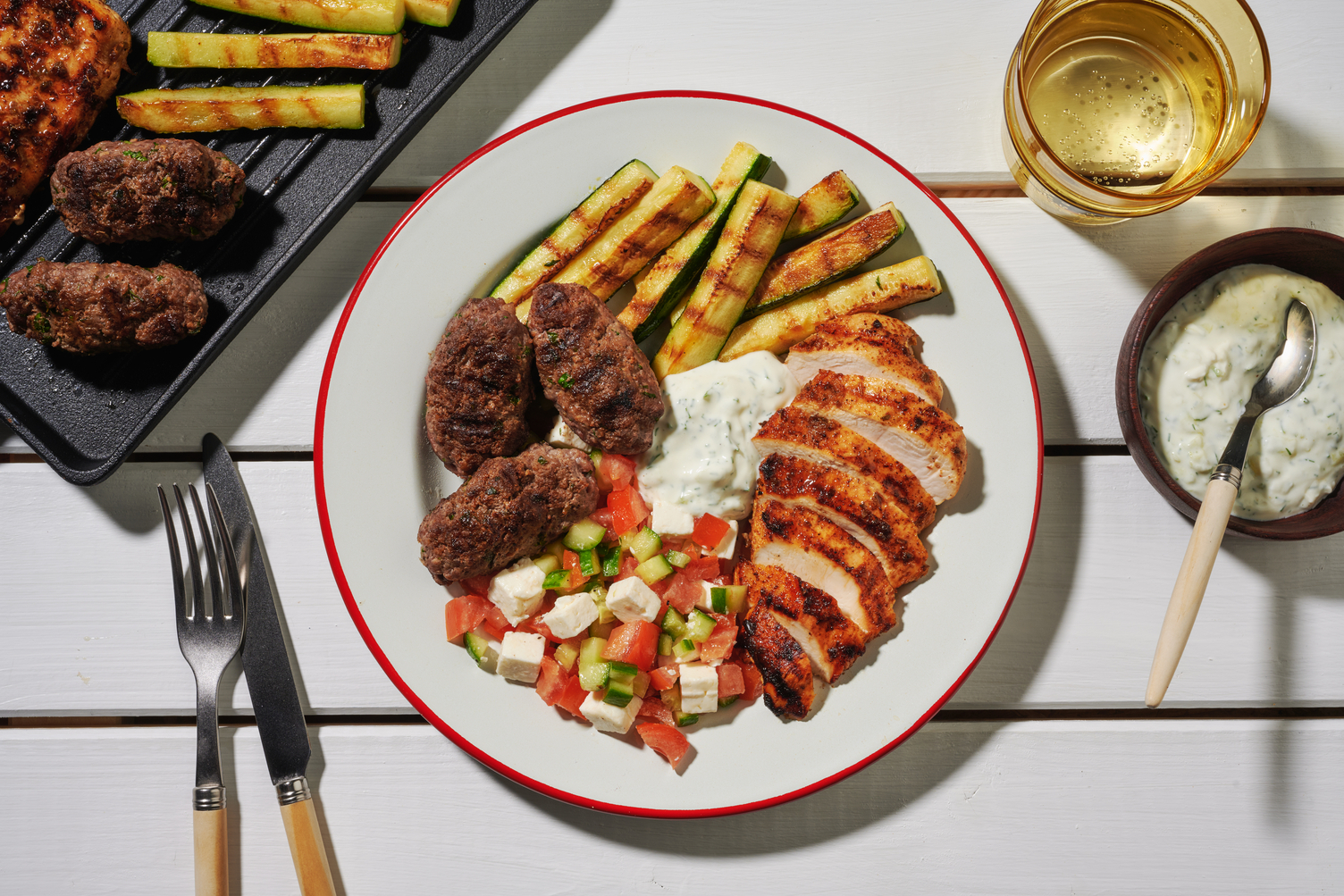 Place au BBQ grec : souvlaki & keftas au persil