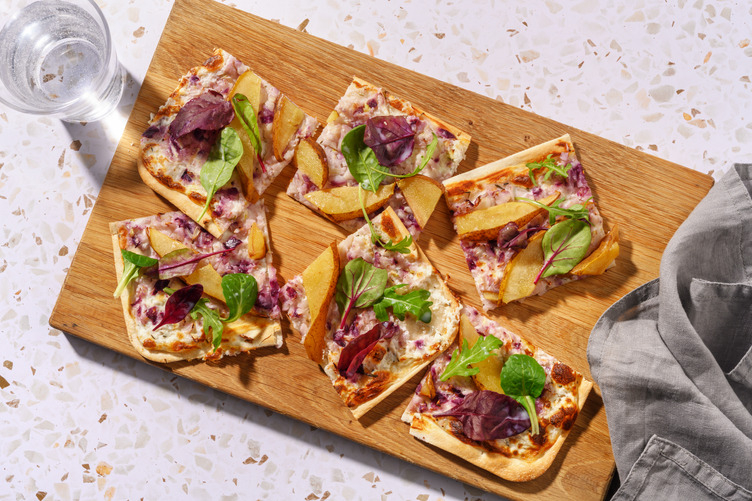 Fenchel-Zwiebel-Flammkuchen mit Birne