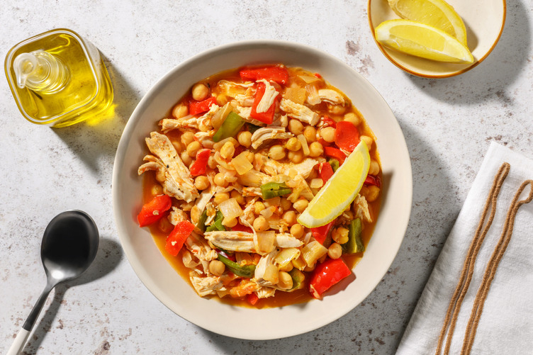 Ropavieja canaria de pollo desmechado y garbanzos