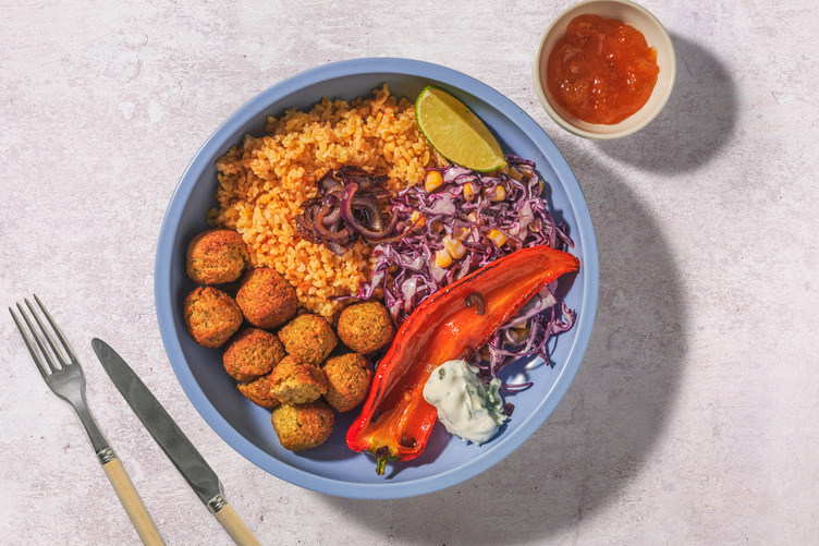 Bulgur aux falafels, chutney d'abricot & sauce au yaourt