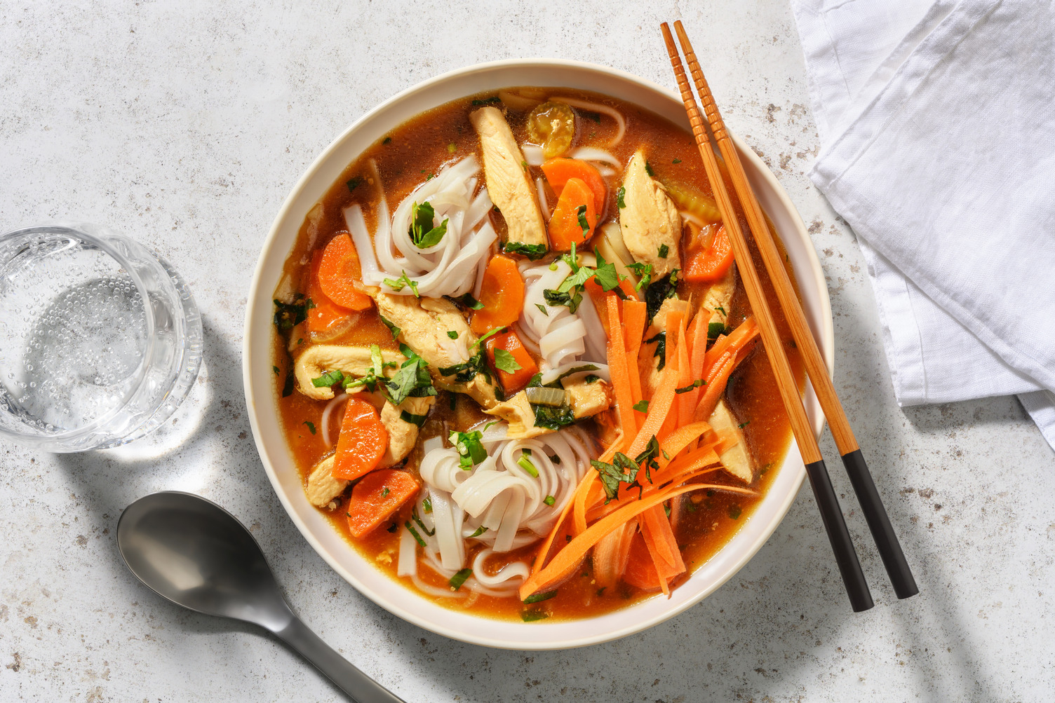 Soupe de poulet & nouilles de riz façon Pho Viêt