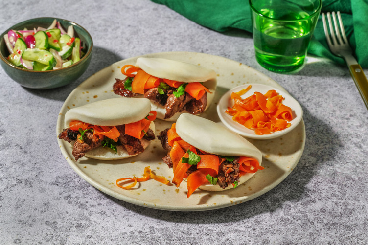 Bao buns met bulgogi biefstukreepjes en pittige komkommersalade