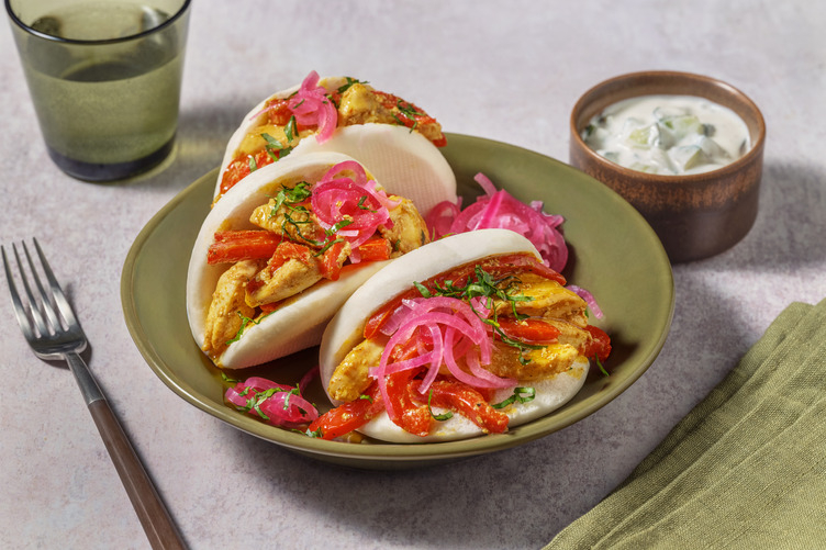 Fusion bao buns met kipcurry en verse kruiden