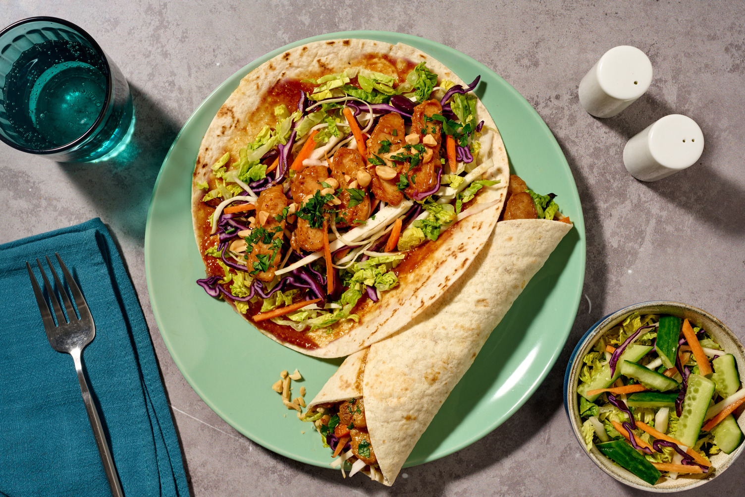 Wraps émincés veggie, sauce satay & crudités