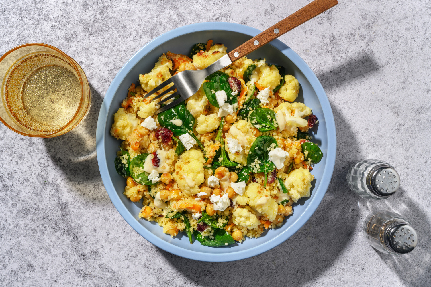 Warmer Blumenkohl-Rüebli-Salat mit Feta
