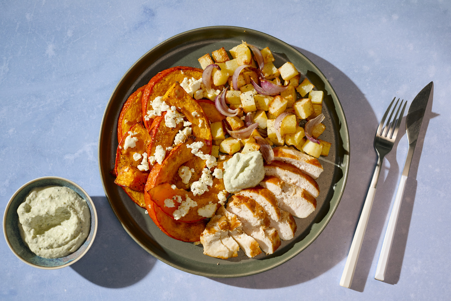 Hähnchenbrust mit Kürbis und Ofenkartoffeln