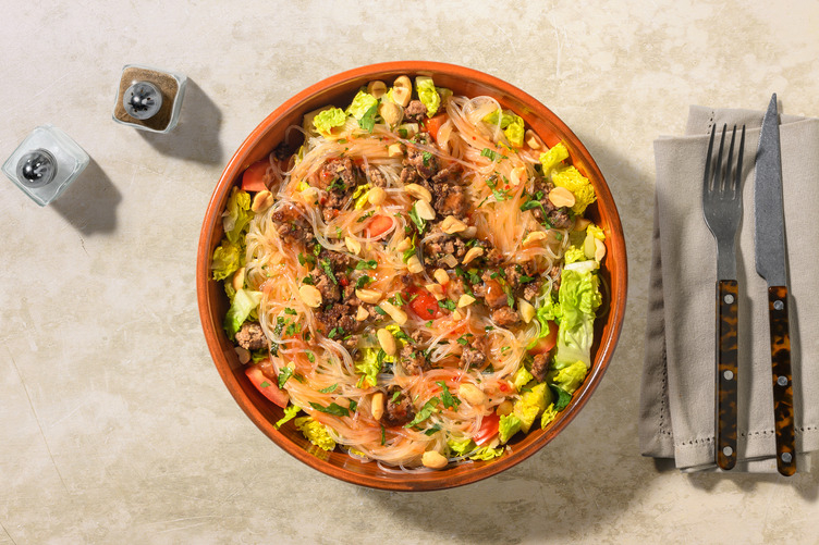 Laos-Bowl mit Glasnudeln und Bio-Rinderhack