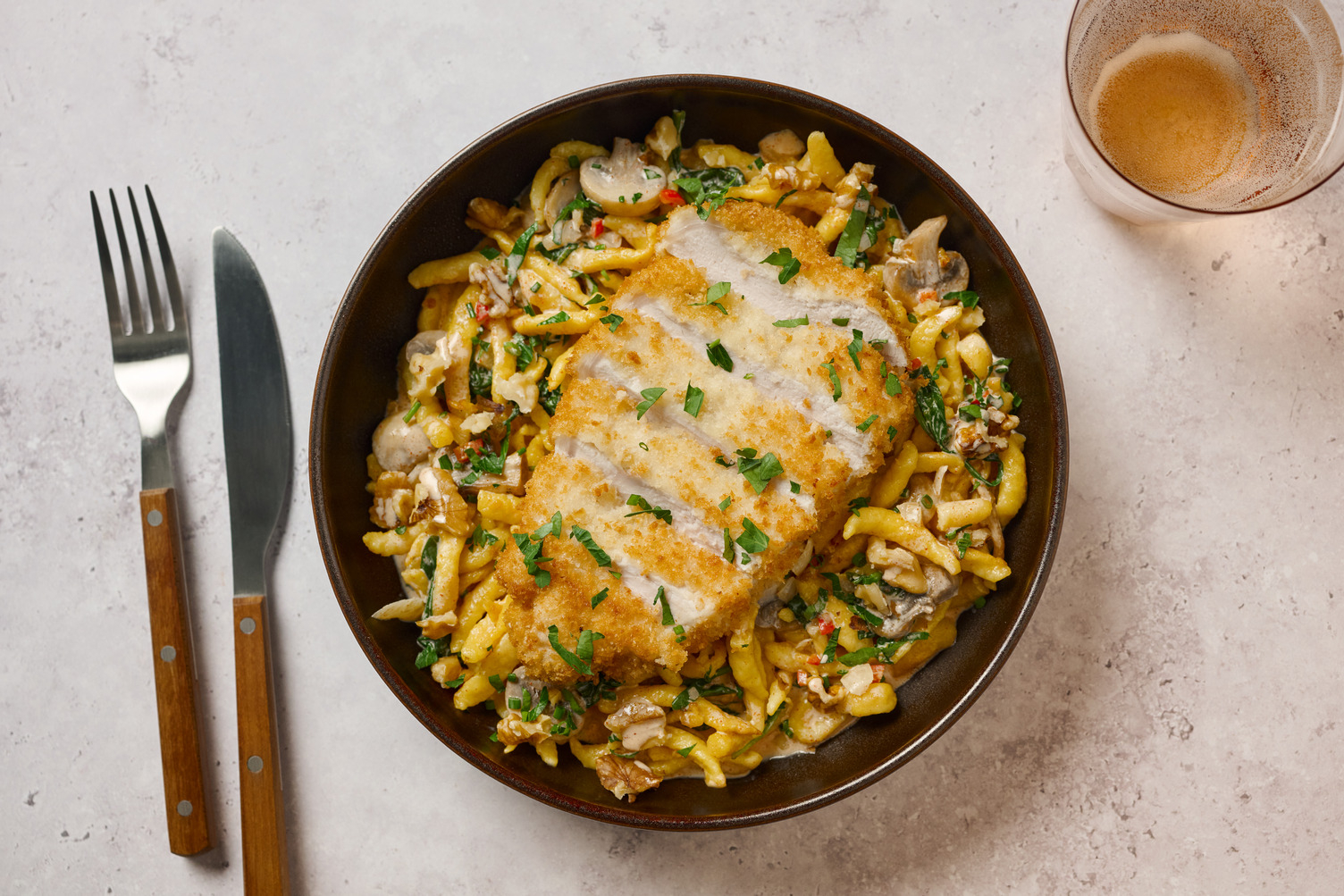 Spinat-Spätzle-Pfanne mit Bio-Hähnchenschnitzel