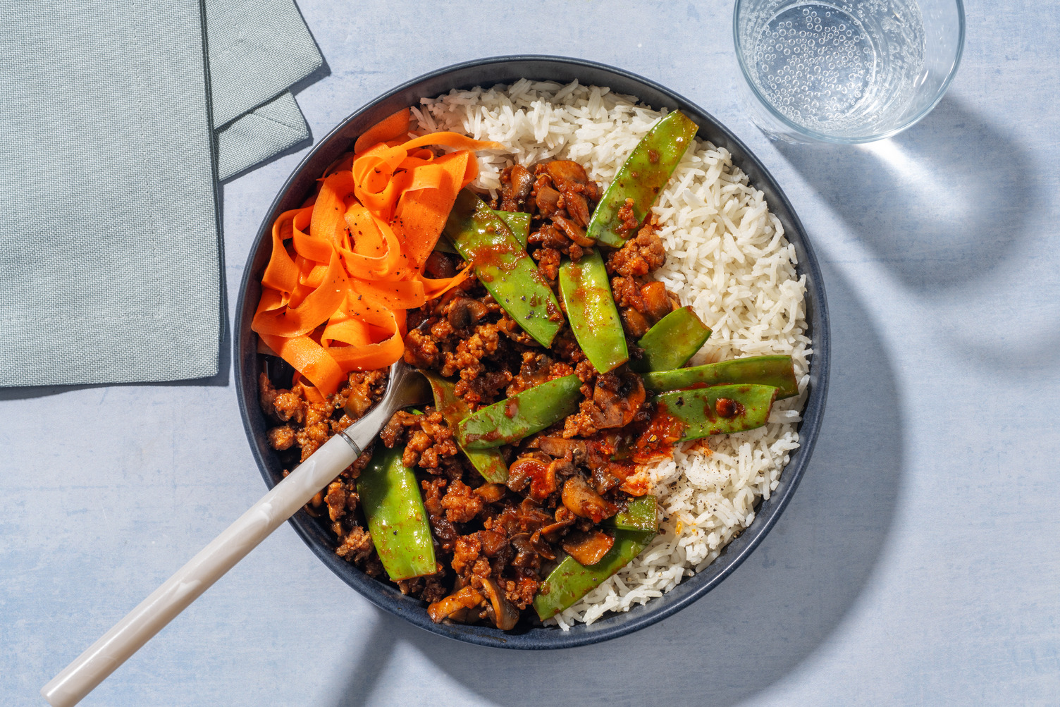 Stir-fry met pittig varkensgehakt, gochujang en champignons