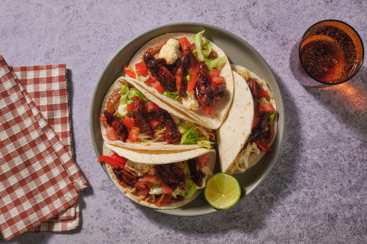 Fusion taco's à la saté met kip, atjar en limoen