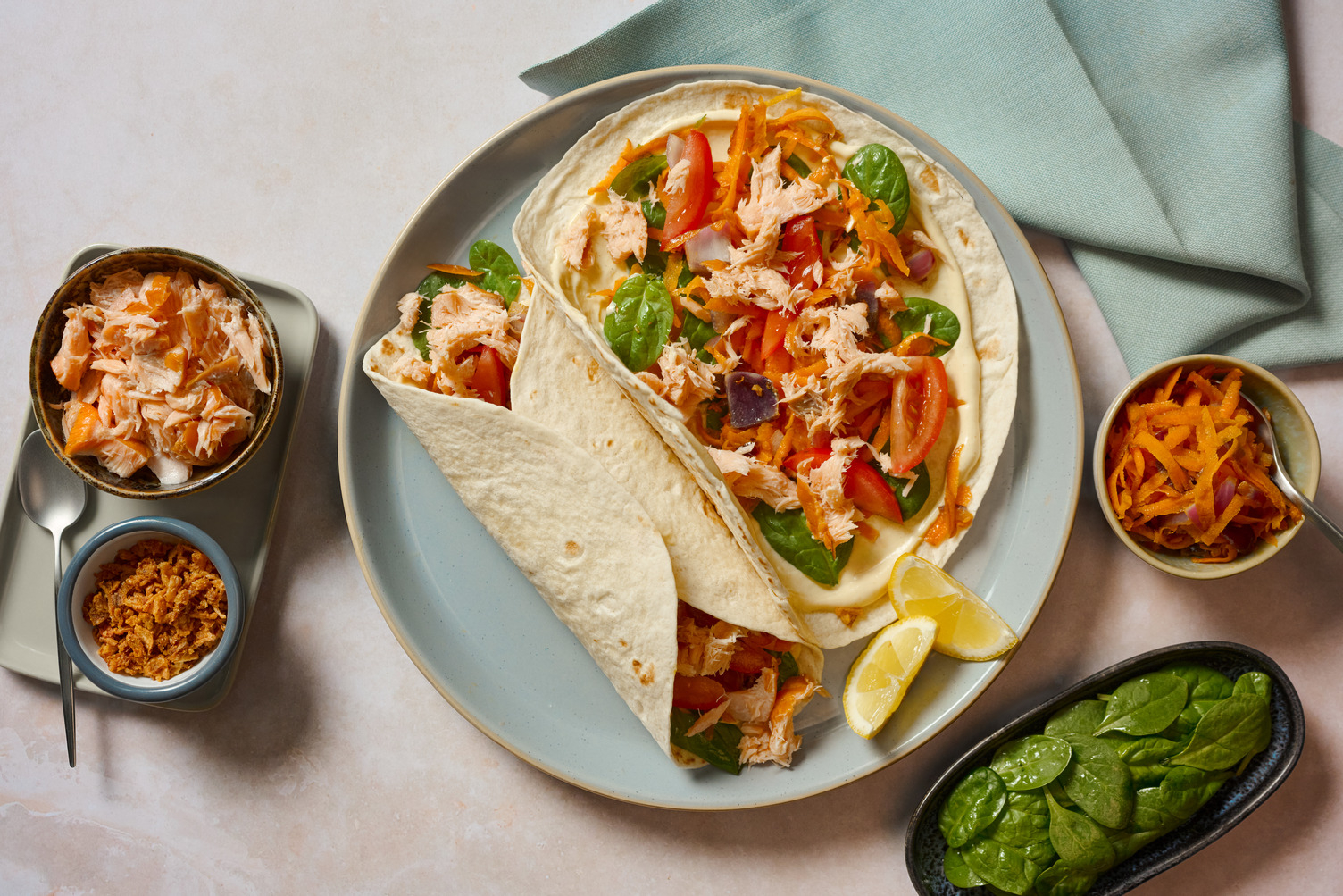Wraps au saumon fumé à chaud & sauce au yaourt citronnée