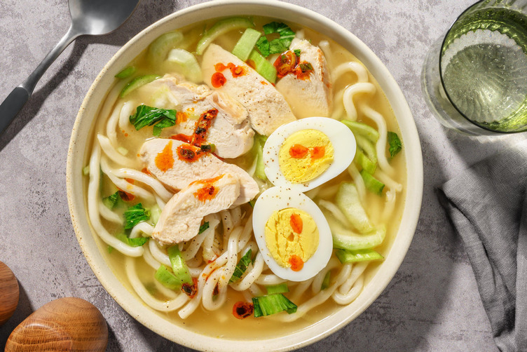 Japanische Udon-Suppe mit Bio-Huhn 
