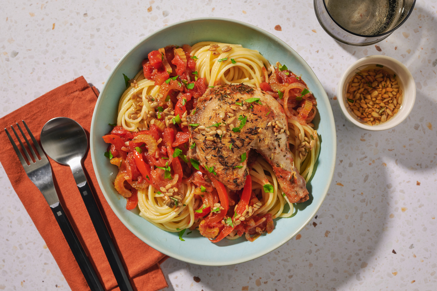 Pollo Cacciatore mit Linguini und Hähnchenkeulen