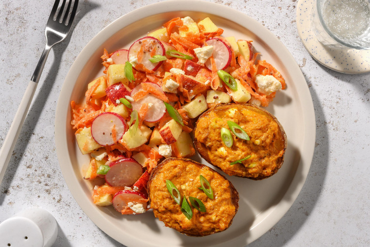 Thunfisch-Kumpir mit würzigem Frühlingssalat 