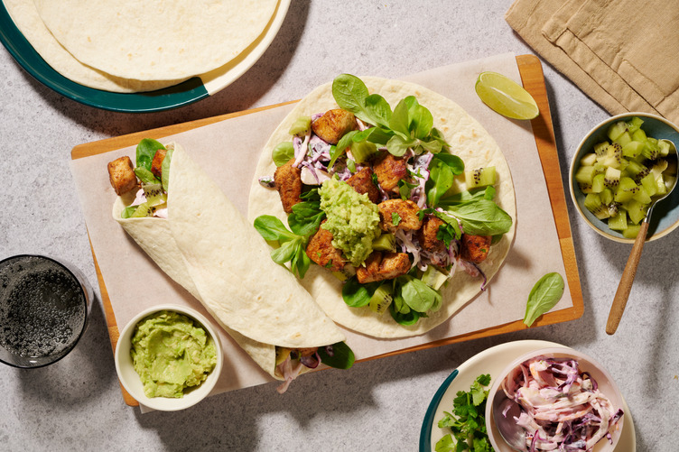 Kipwraps met kiwi en smashed avocado