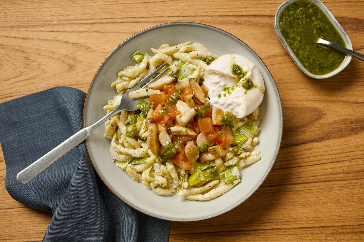 Italienische Spätzlepfanne mit Pilzen & Burrata