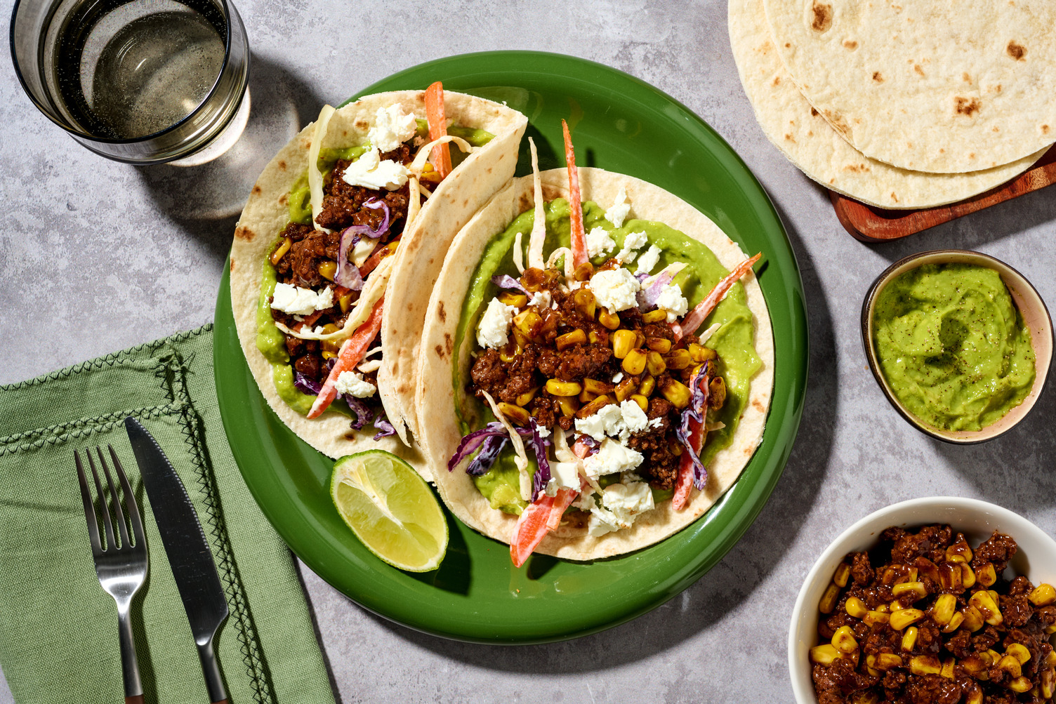 Cuisiné en 5 min. : Tacos au bœuf, guacamole & fromage à la grecque