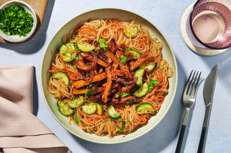 Glasnudelsalat mit veganen Filetstreifen