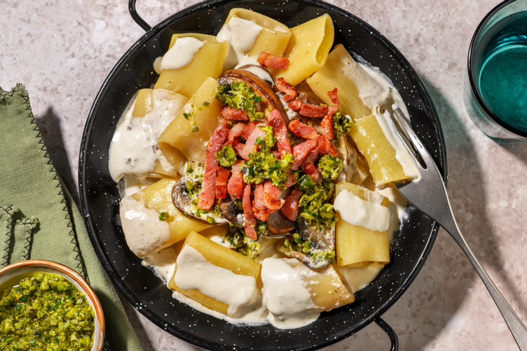 Paccheri mit Pistazien-Gremolata & extra Bacon