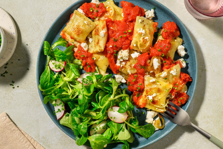 Maultaschen mit Tomatensoße und extra Bio-Feta