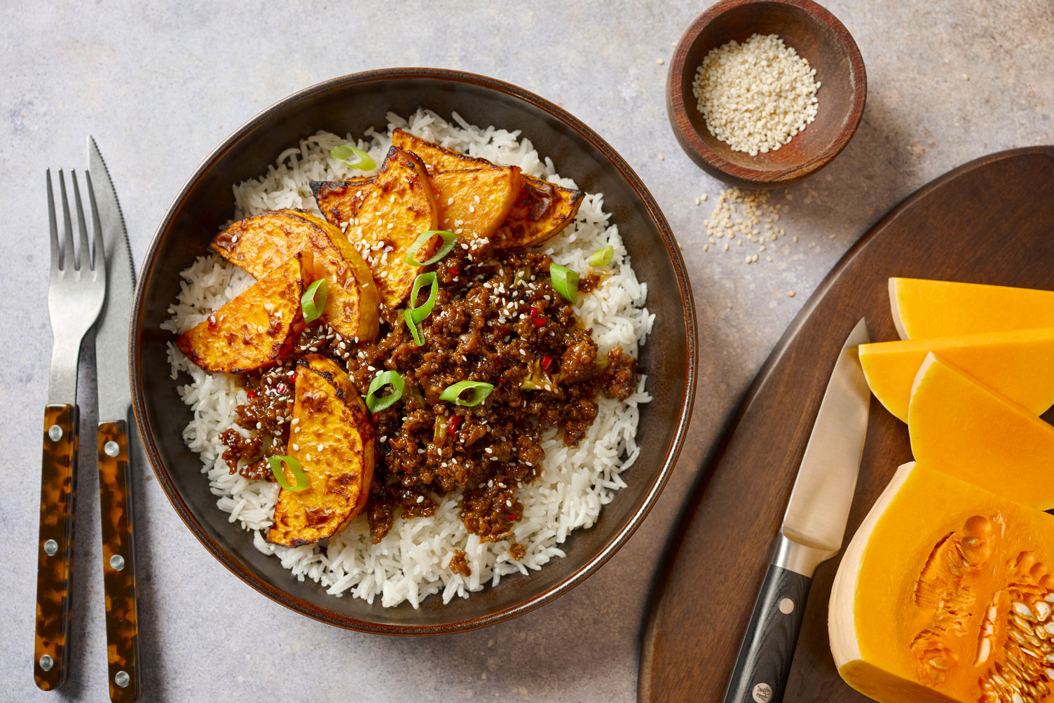 Miso-Butternut mit Bio-Rinderhackfleischsoße