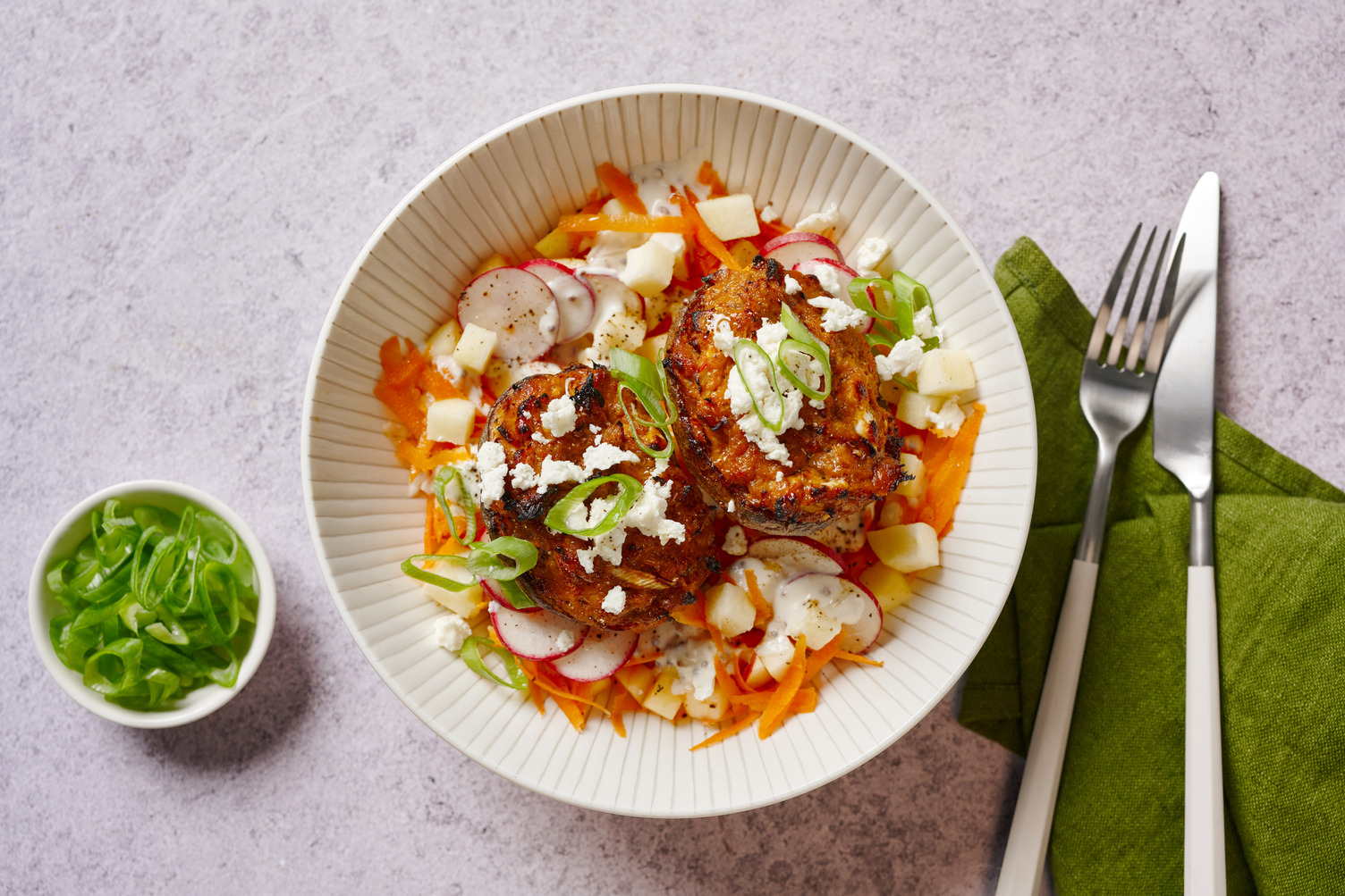 Kumpir mit veganem Pulled BBQ & würzigem Salat 