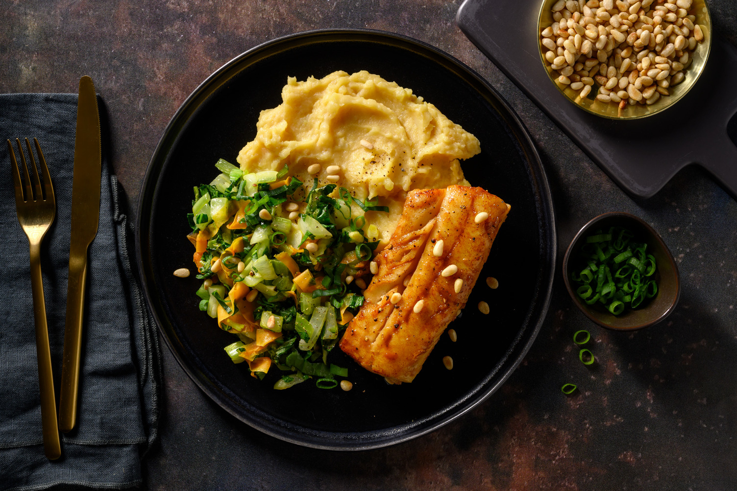 Cabillaud miso-ponzu, pignons de pin & pak-choï