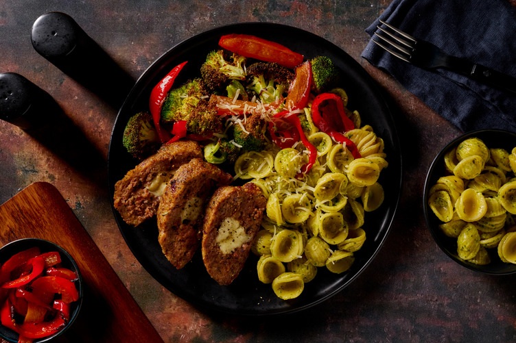 Mozzarella-gehaktbrood met romige pesto-orecchiette