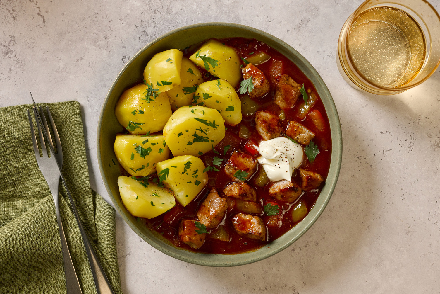 Klassisches Gulasch mit doppelt Schweinefilet