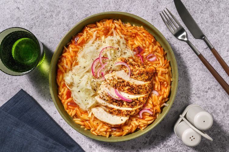 Mediterranes Bio-Hähnchen auf cremigem Orzotto