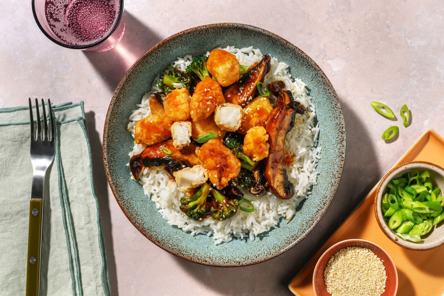 Teriyaki Stir-Fry mit Fischfilet und Brokkoli