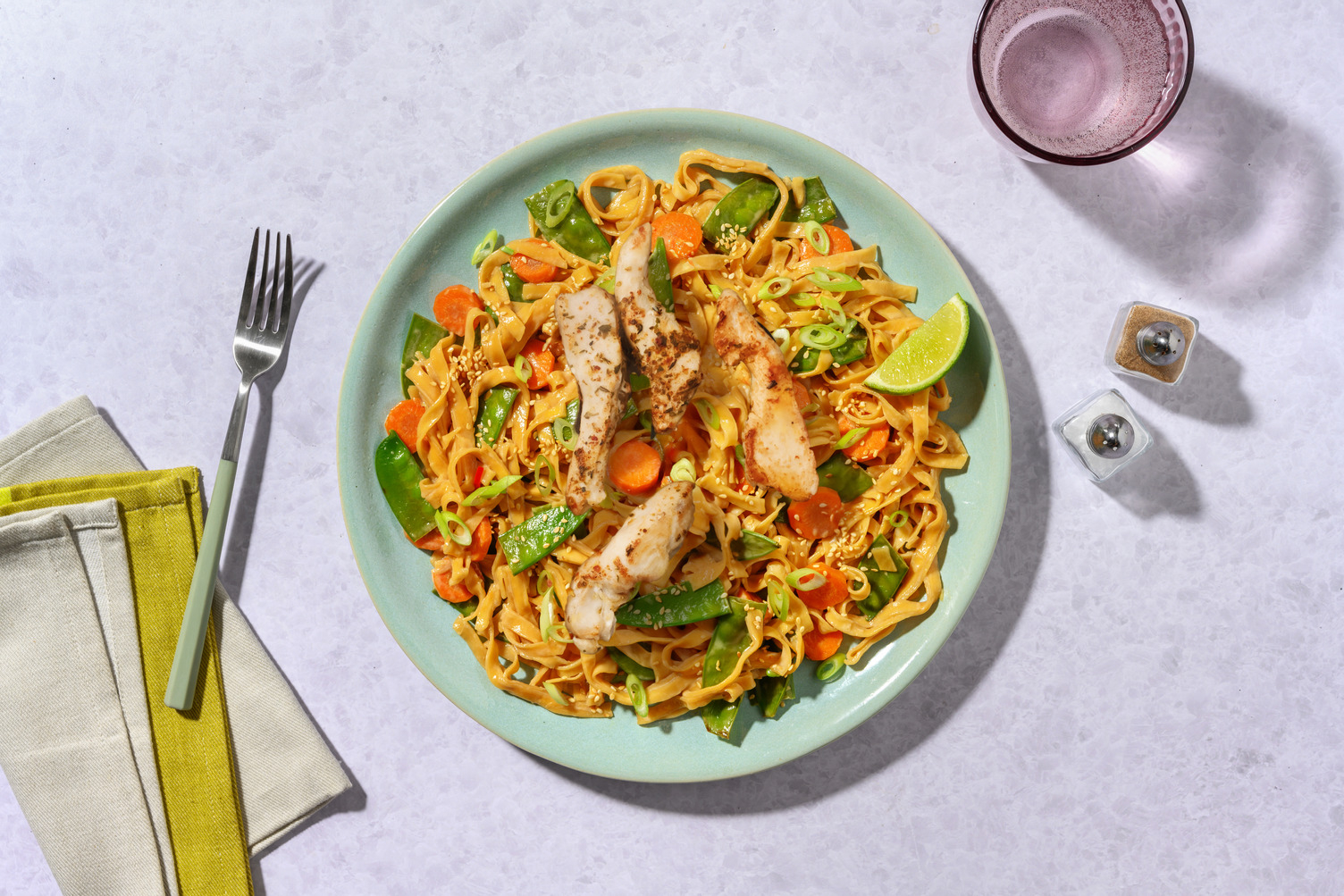 Chilinudel-Pfanne mit extra Bio-Hähnchen