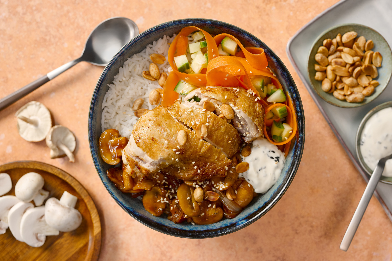 Shiitake-Donburi-Bowl mit Bio-Hähnchen