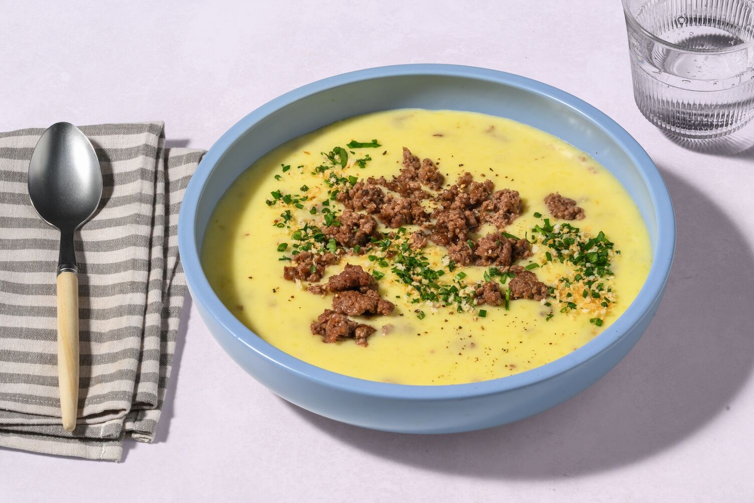Käse-Lauch-Suppe mit Hackfleisch