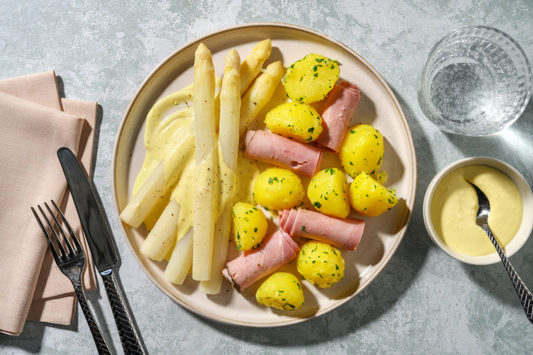 Weißer Spargel mit Hollandaise und Krustenschinken