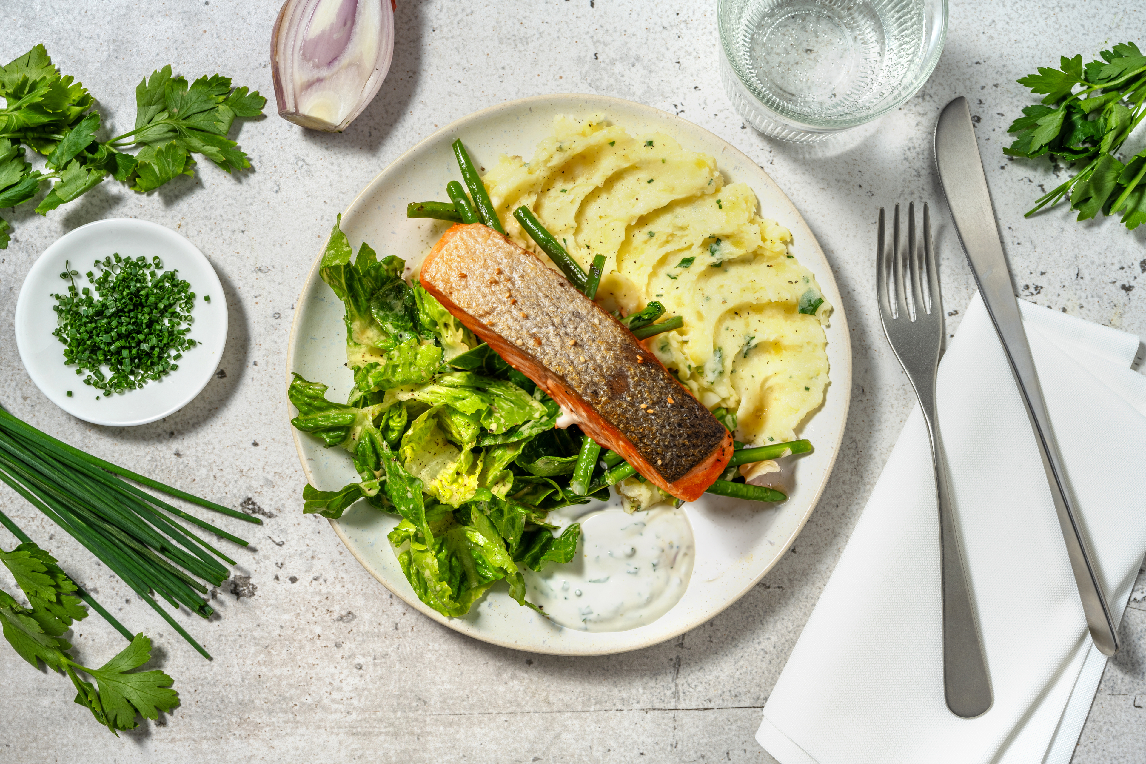 Lachs auf Kräuter-Pastinakenstampf