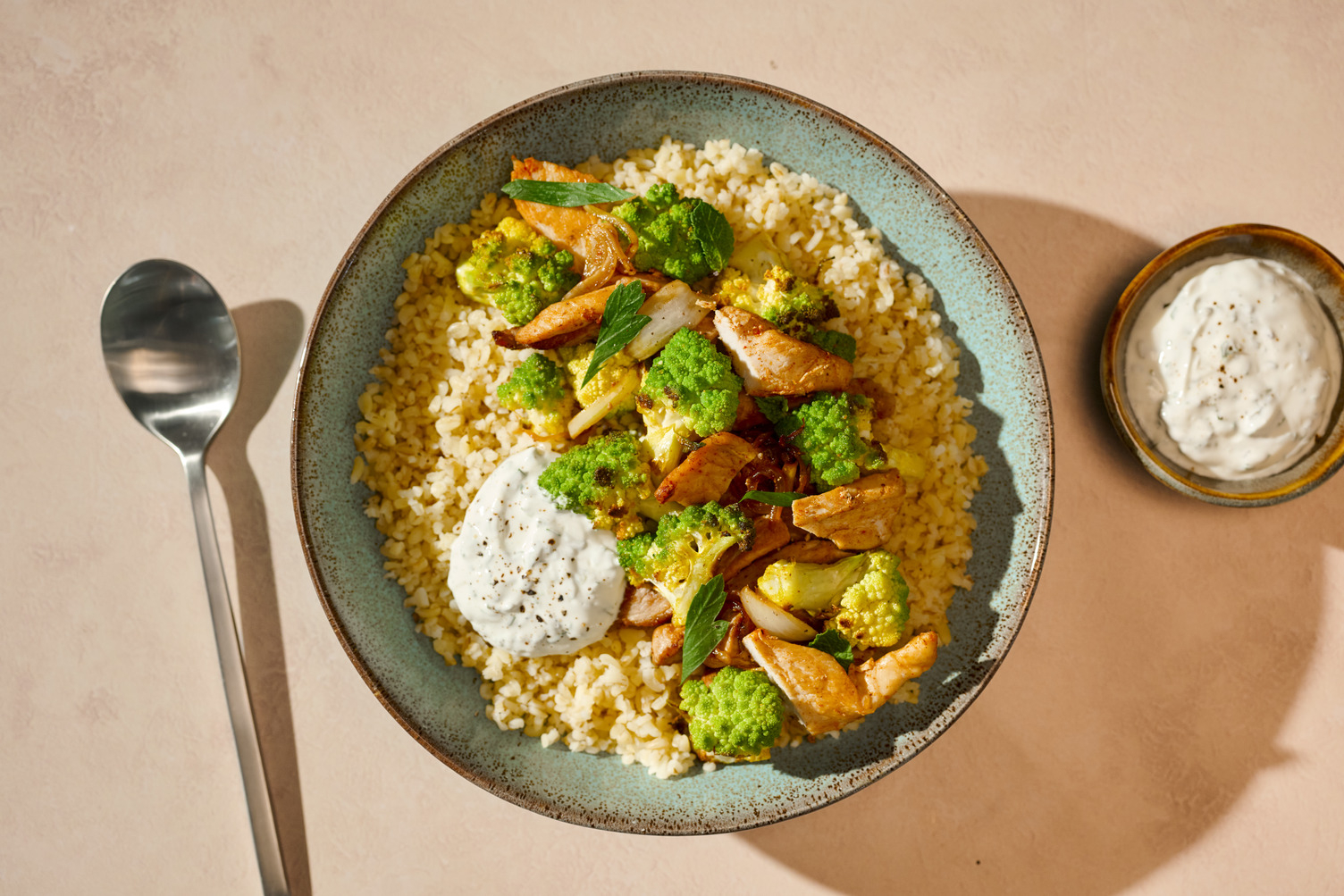 Bio-Schweinestreifen mit geröstetem Romanesco