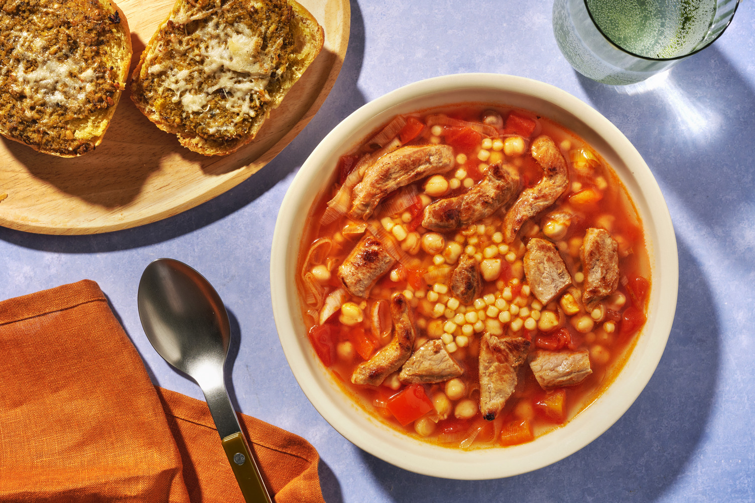 Perlencouscous-Minestrone mit Hähnchen