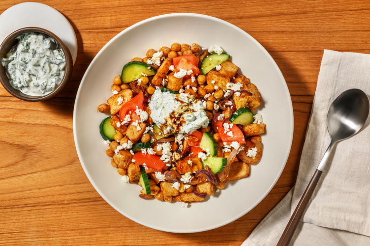 Mediterrane Bowl mit veganen Filetstücken