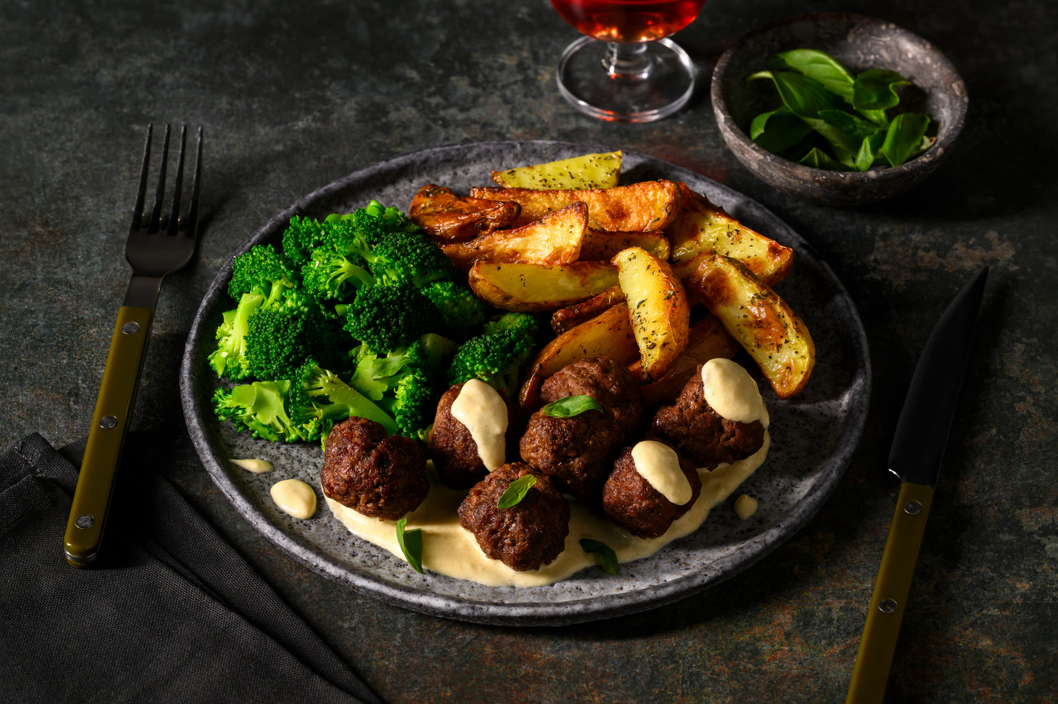 Boulettes de cerf à la provençale, sauce fromage