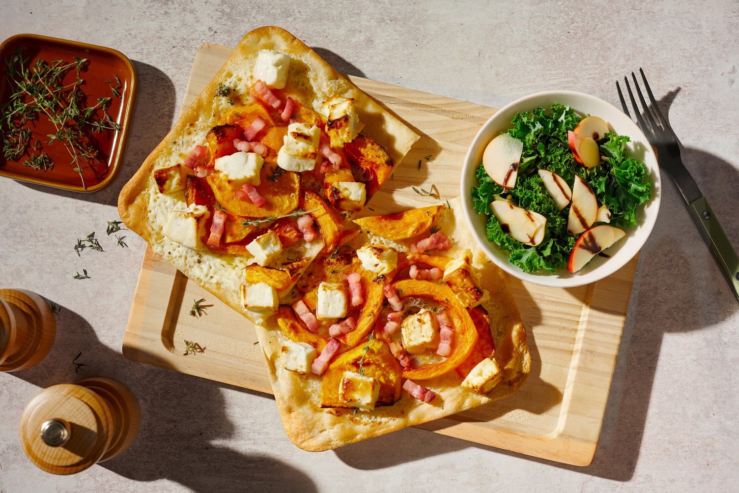 Kürbis-Honig-Flammkuchen mit Bacon & Bio-Feta